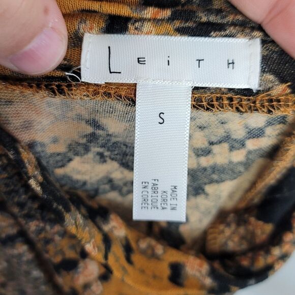 LEITH Snakeskin Print Turtleneck Top - Picture 7 of 8